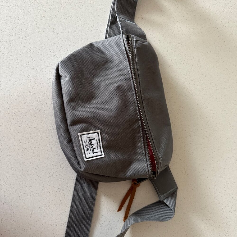 Herschel Supply Company Gray Belt Bag with Adjustable Strap and Durable Fabric